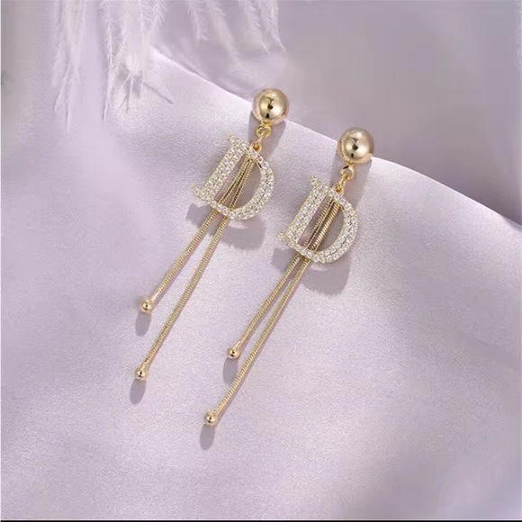 D Alphabet Gold Drop Cyrstal Dangle Earrings - Picture 3 of 4